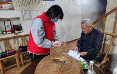 养老服务送上门 托起幸福“夕阳红”